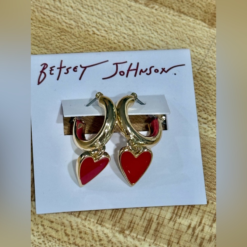 Betsey Johnson red heart hoop dangle NWT - Picture 6 of 8